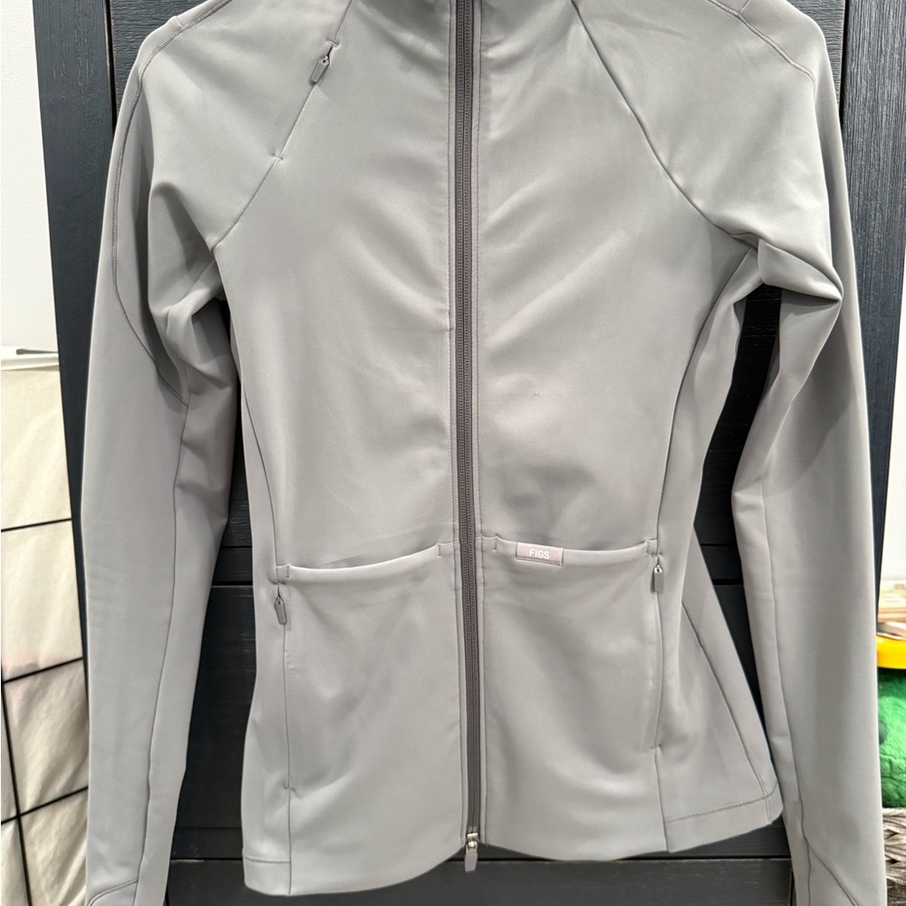 Figs Women's Utility Jacket in Light Gray